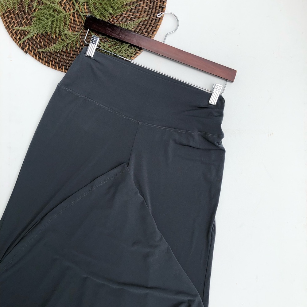 The Pyramid Collection Women’s Pants Gray Wide Leg Pull On Small
